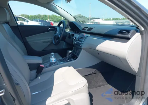 2007 Volkswagen Passat 2.0T/Wolfsburg Edition z USA, uszkodzony, nr VIN WVWAK73C67P110341